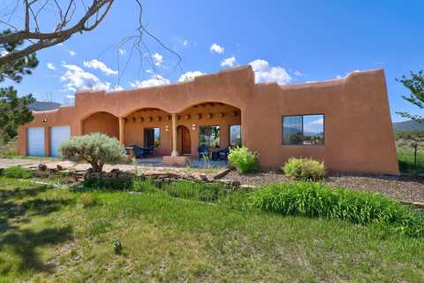 9 Nickell, Ranchos de Taos, NM 87557