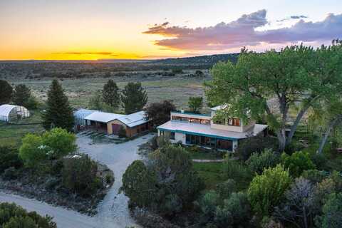 51 Atalaya Road, Arroyo Hondo, NM 87513