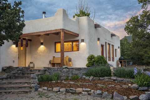 35 Gallina Canyon Road, Valdez, NM 87580