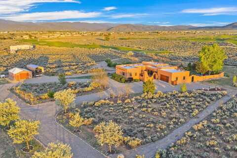 26 Copper Moon Road, Taos, NM 87571