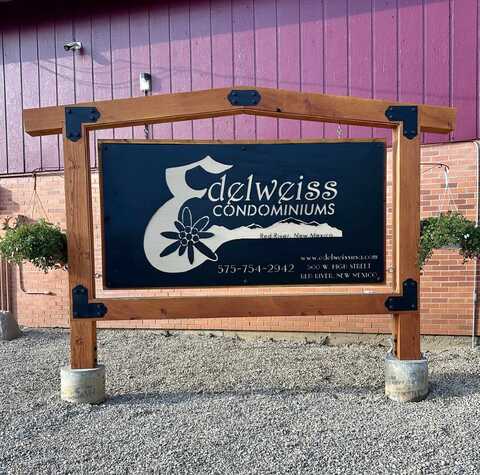 500 High St W, Red River, NM 87557