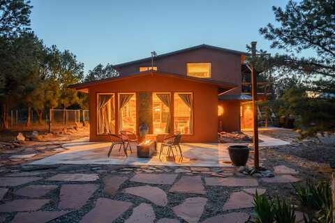 438 Post Office Rd, Carson, NM 87515
