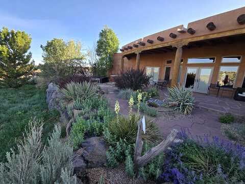 102 Vista del Ocaso, Ranchos de Taos, NM 87557