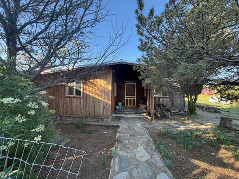 521 19th Street W, Cimarron, NM 87714