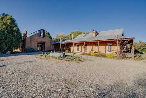 26 La Canada Rd, Arroyo Seco, NM 87514