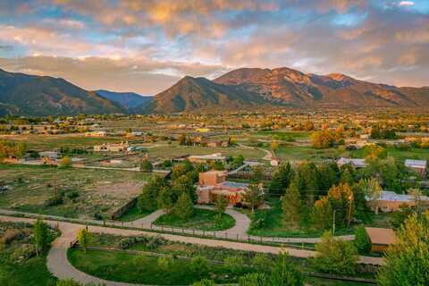 9 Desiderio, Arroyo Seco, NM 87514