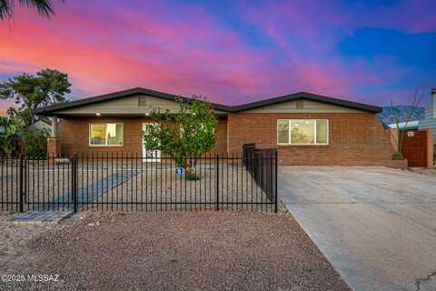 15932 N Twin Lakes Drive, Tucson, AZ 85739