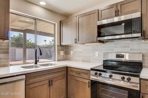 2215 E Bantam Road, Tucson, AZ 85706