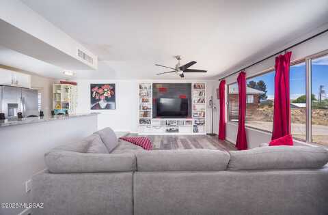 370 E Silverwood Lane, Benson, AZ 85602