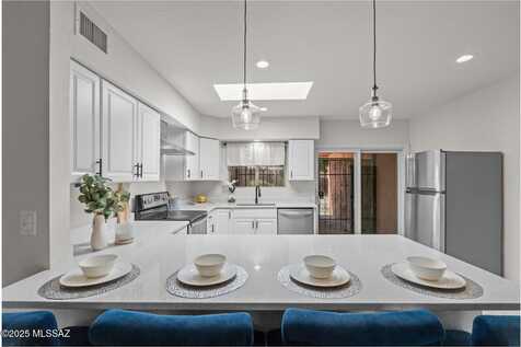 8338 E Placita Prado, Tucson, AZ 85710