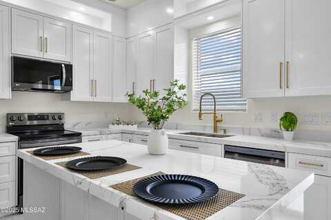 454 Zoo Court, Rio Rico, AZ 85648