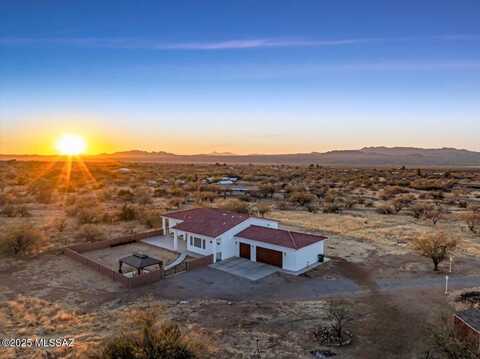 135 W Hawk Way, Amado, AZ 85645