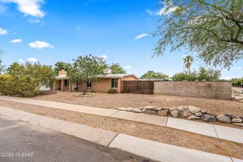 7595 N Rasmussen Avenue, Tucson, AZ 85741