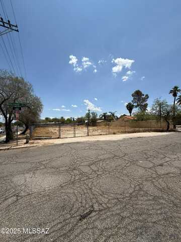 105 S Palomar Drive, Tucson, AZ 85711