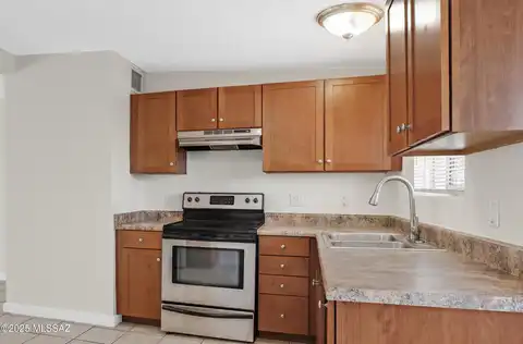 2821 N Columbus Boulevard, Tucson, AZ 85712
