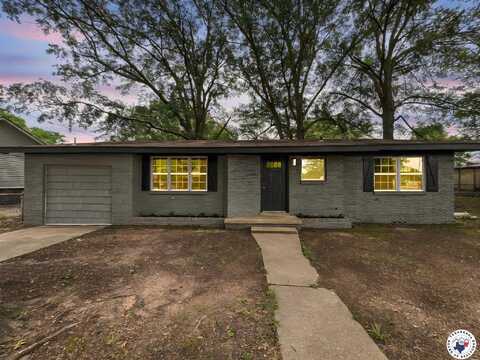 202 Main St, Hooks, TX 75561