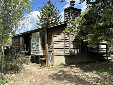 657 E KELLY Avenue, Jackson, WY 83001