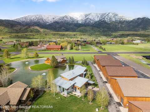 592 AIRPORT Drive, Alpine, WY 83128
