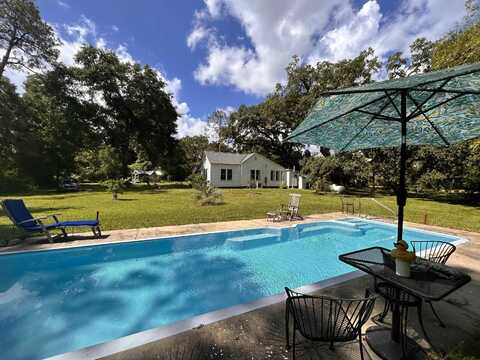 1532 Country Lane, Tallahassee, FL 32304