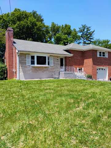 3 Rye Ridge Parkway, West Hartford, CT 06117