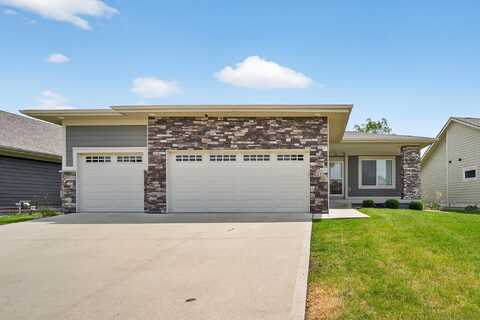9322 Bellflower Lane, Norwalk, IA 50211