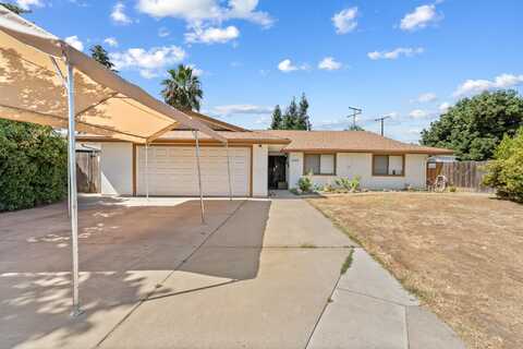 2135 S Woodland Street, Visalia, CA 93277