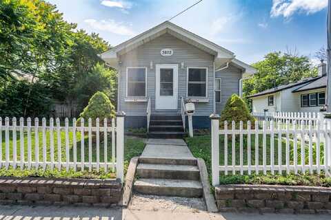 3802 Bowdoin Street, Des Moines, IA 50313
