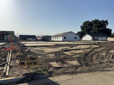 1176 S Royal Oak Place W, Porterville, CA 93257