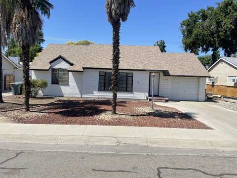 2616 W Iris Avenue, Visalia, CA 93277