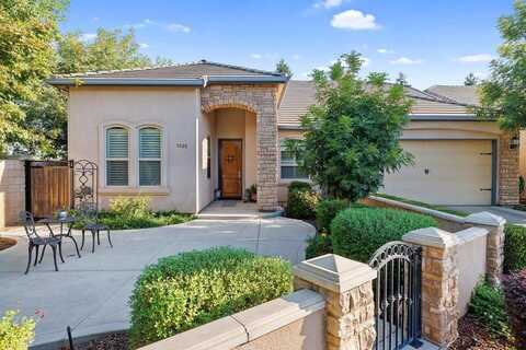 5528 W Orchard Avenue, Visalia, CA 93277