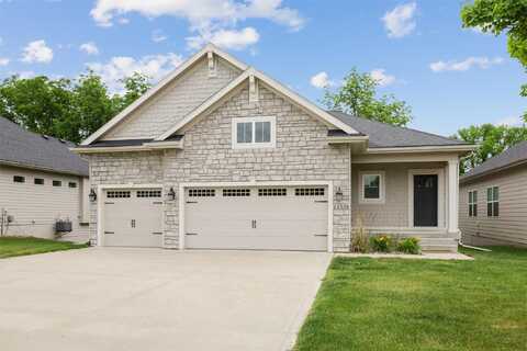 14335 Holcomb Avenue, Urbandale, IA 50323