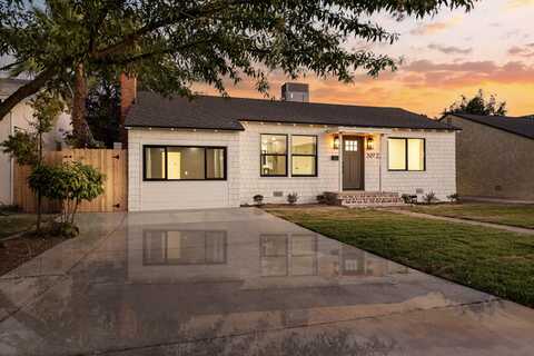 221 W Colonial Drive, Hanford, CA 93230