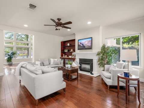 7222 N Stacia Avenue, Fresno, CA 93720