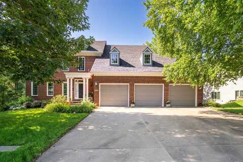4728 Oakwood Lane, West Des Moines, IA 50265