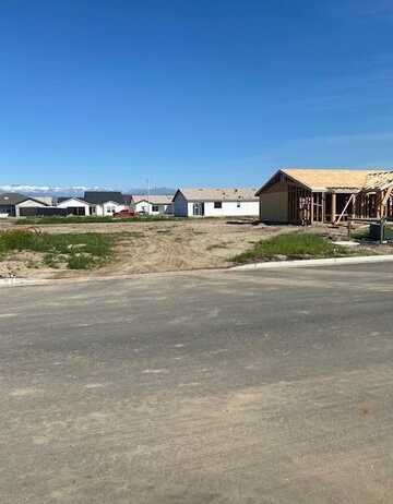 1134 S Ohio Place W, Porterville, CA 93257