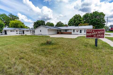 715 N John Wayne Drive, Winterset, IA 50273