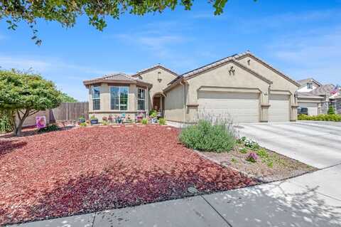 3703 N Elm Court, Visalia, CA 93291