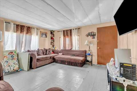 681 S Market Road, Earlimart, CA 93219