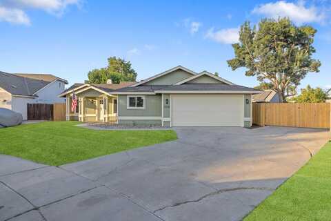 1510 Oakwood Court, Lemoore, CA 93245