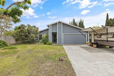 5601 W Laura Court, Visalia, CA 93277