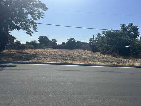 629 S Spruce Street, Tulare, CA 93274