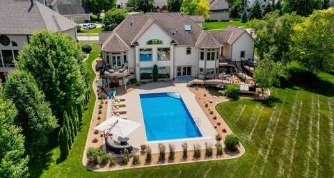 15217 Oakwood Drive, Urbandale, IA 50323