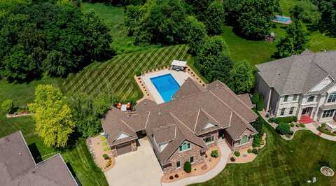 15217 Oakwood Drive, Urbandale, IA 50323