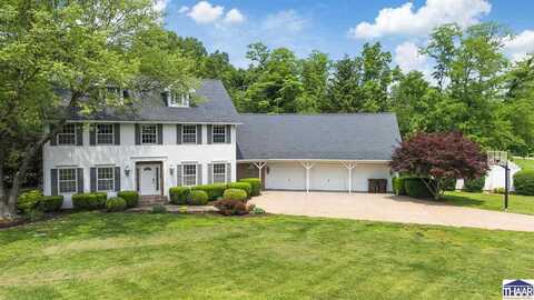 401 Suncrest Wood Avenue, West Terre Haute, IN 47885