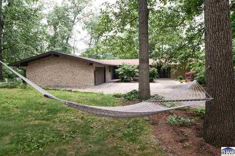8371 N Oakwood Place, West Terre Haute, IN 47885