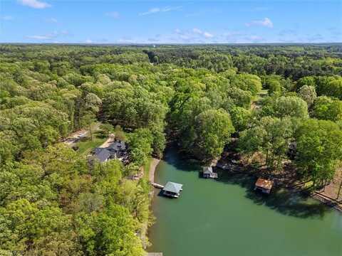 135 Barksdale Lane, Mooresville, NC 28117