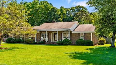 5409 Forest Oaks Drive, Greensboro, NC 27406