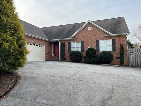 6044 Aaron Place Lane, Kernersville, NC 27284