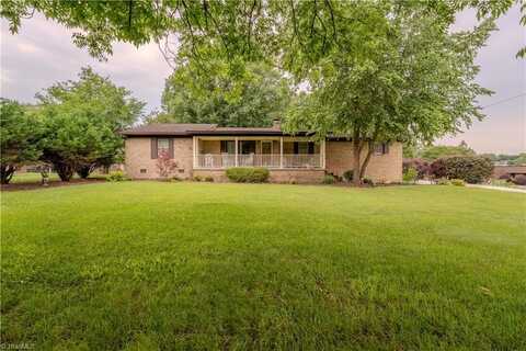 307 Pineywood Road, Thomasville, NC 27360