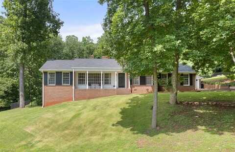 5410 Palisade Drive, Pfafftown, NC 27040